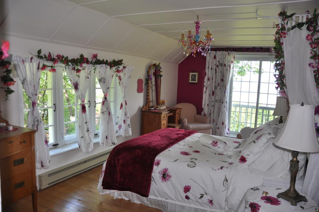 Auberge Sur La Cote Ла Мале Екстериор снимка